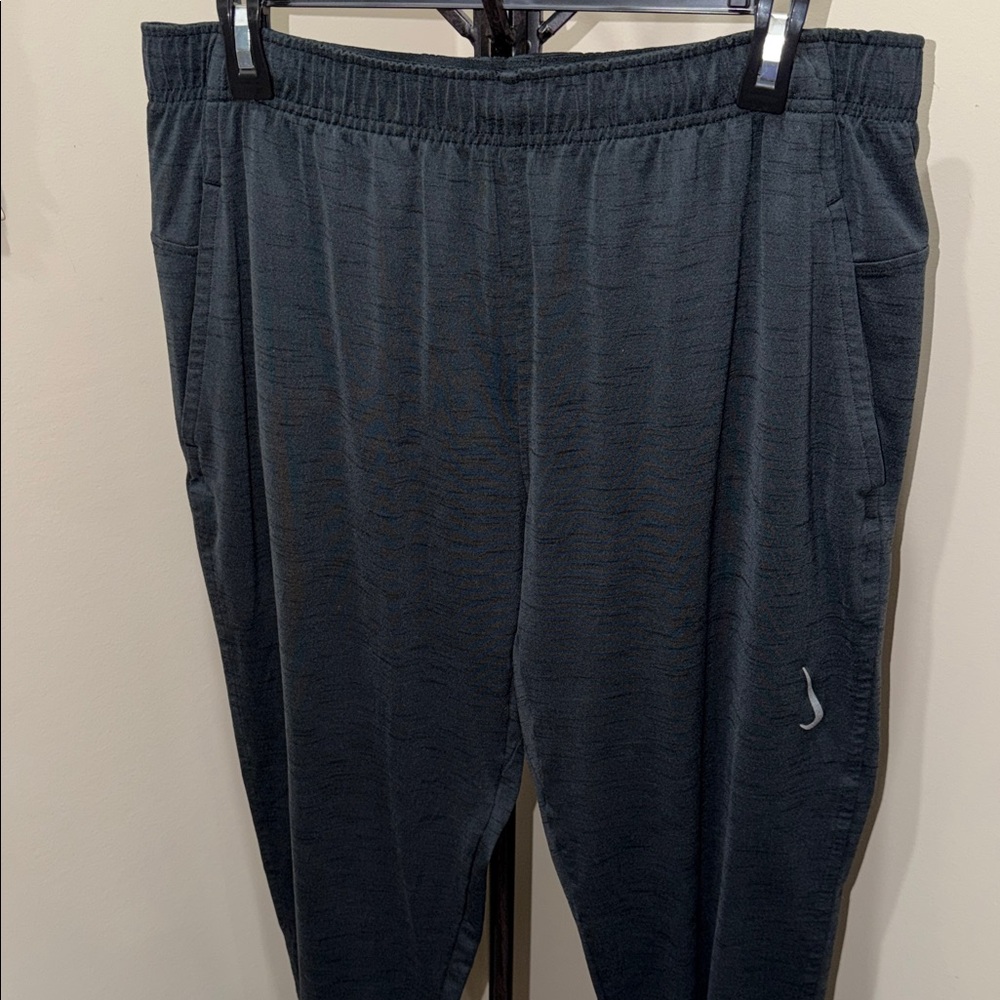 Nike Men's Dark Gray Jogger Yoga Sweatpants with Swoosh